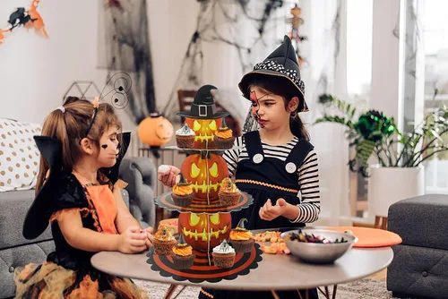 Vista 5 de Soporte para cupcakes de Halloween de 3 niveles para mesa de postre, torre de calabaza, bandeja de cartón naranja para 24 cupcakes, decoraciones
