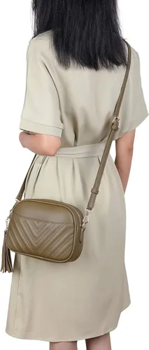 Vista 4 de lola mae Bolso bandolera acolchado, bolso de hombro de diseño moderno
