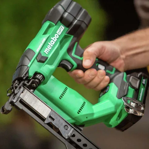 Vista 4 de Metabo HPT Engrapadora inalámbrica MultiVolt™ de 18 V Solo herramienta - Sin batería Corona estrecha de 18 Ga de 1/4 de pulgada Acepta grapas