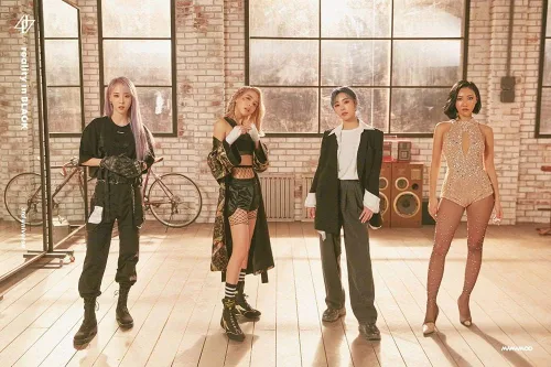 Vista 7 de Mamamoo 'Reality In Black' 2nd Album CD+80p Booklet+1p Lenticular Card+2p PhotoCard+12p Lyrics Card+Message PhotoCard SET+Tracking Kpop Sealed álbum