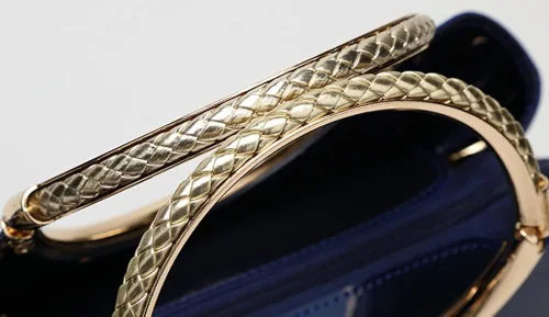 Vista 4 de Bolso cruzado de cuero lacado brillante para mujer, elegante bolso de noche, bolso de mano retro para fiesta de graduación