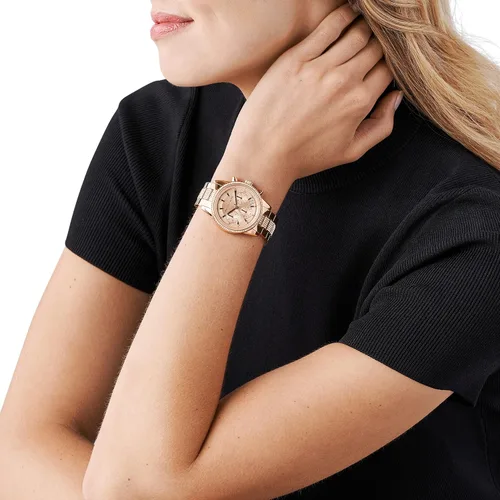 Vista 4 de Reloj Ritz de acero inoxidable para mujer de Michael Kors con cristal Topring.