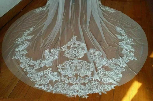 Vista 3 de Capa de velo de boda capa de novia larga y exquisita apliques de encaje velo de hombro floral longitud catedral de boda color marfil tamaño 1575in