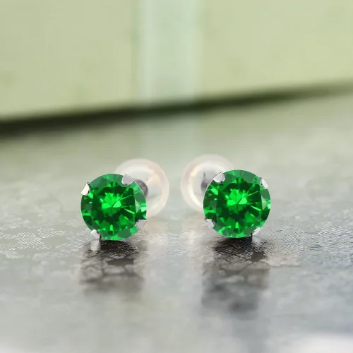 Vista 2 de Gem Stone King Aretes de oro blanco de 14 quilates con esmeralda simulada verde (2.00 qt redondo 0.236 in), Metal Gema, esmeralda simulada
