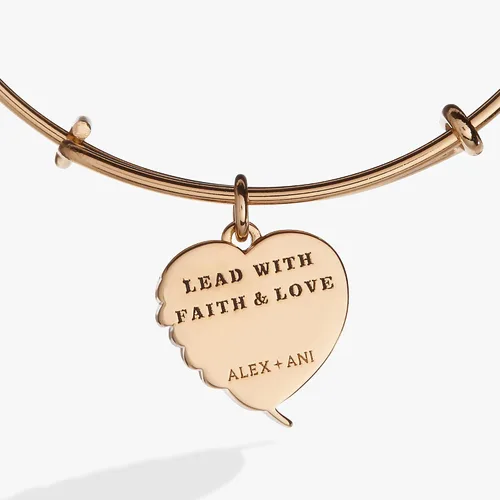 Vista 2 de Alex and Ani Brazalete con dije de alas de protección