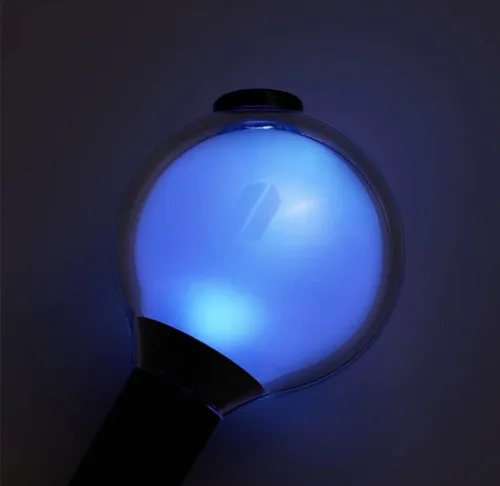 Vista 3 de cokodive Llavero de palo de luz oficial de Bts SE