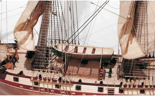 Vista 4 de Corsair - kit de barco modelo premium por OcCre