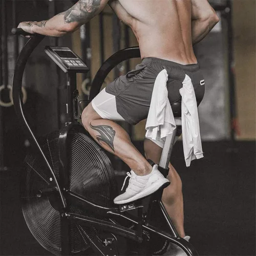 Vista 4 de Akk Pantalones cortos 2 en 1 para hombre, para correr, entrenamiento, yoga, gimnasio, deportes, con bolsillos para teléfono con cremallera