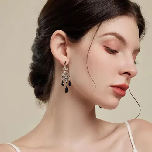 Vista 9 de Aretes colgantes negros vintage bohemios para mujer, aretes colgantes negros de moda, aretes barrocos bohemios, aretes de araña de lágrima y borla