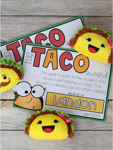 Vista 4 de Fun Express Taco - Juego de 12 peluches pequeños y bonitos de peluche para decoración de fiestas de tacos Recuerdos de fiesta y juguetes mexicanos