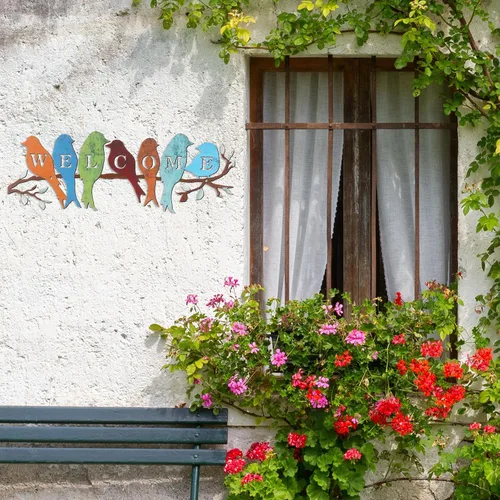 Vista 6 de Peryiter Arte de pared de pájaros en rama, letrero de bienvenida para colgar al aire libre, decoración de pared de metal para porche, estatua vívida