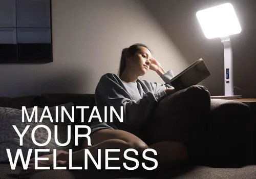 Vista 7 de Lámpara de terapia de luz TheraLite Aura Qi, libre de UV, lámpara de terapia de luz de 10,000 LUX, incluye reloj despertador, cargador de teléfono