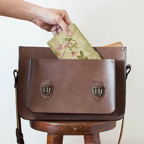 Vista 4 de WEBEEDY Bolsa de joyería de viaje bordada, bolsa de joyería bordada de flores para anillos, collares, aretes, pulsera, organizador con lazo Clos