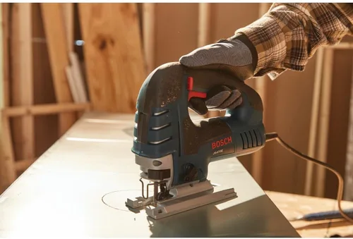 Vista 7 de Bosch - Sierra caladora JS470E, con cable, mango superior, 120 V, baja vibración, velocidad variable, 7 amperios, para un corte suave de hasta 5-7/8