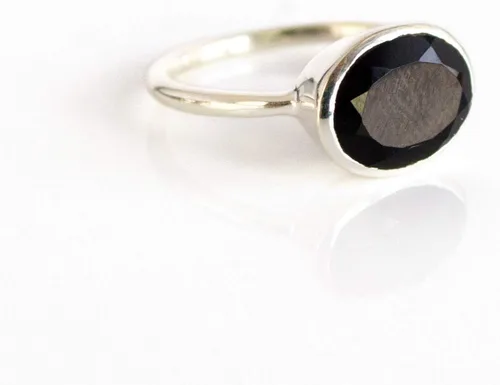 Vista 48 de Oval Birthstone Ring Bezel Set in Vermeil Gold, Sterling Silver, or Rose Gold, Stacking Birthstone Ring [rOMB]