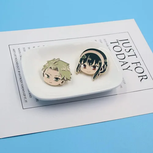 Vista 7 de S x Family Loids - Broche para disfraz - Lindos pines de metal Anya Yor Forger - Colección de anime regalos de cosplay para niños niñas adolescentes