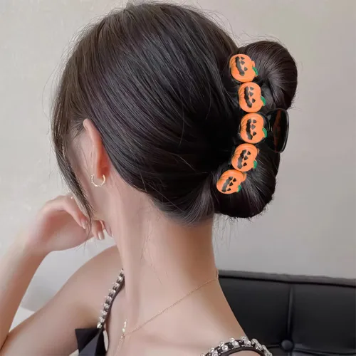 Vista 4 de 1 pinza para el cabello de Halloween para mujer, diseño divertido de calabaza sonriente, diseño exquisito, pinza de garra gruesa y fina naranja