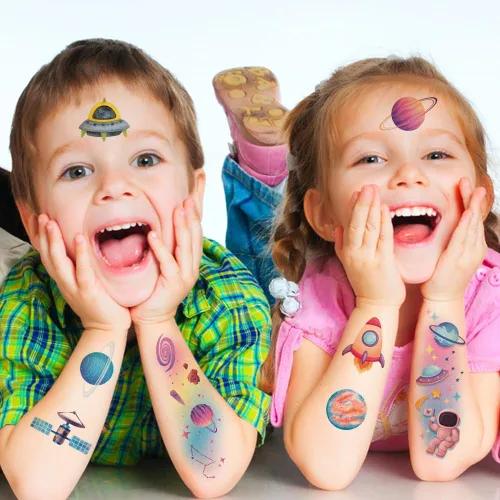 Vista 5 de 120 tatuajes temporales de galaxia con purpurina para niños y niños, 12 hojas de tatuajes del espacio exterior para niños, suministros de fiesta