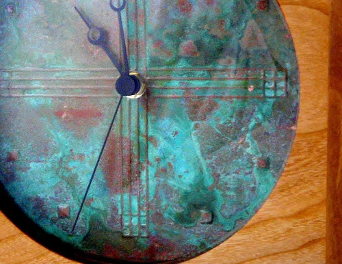 Vista 5 de Prairie Style - Reloj de repisa/estante con cara de cobre y péndulo, madera de cerezo americano hecho a mano, 12 pulgadas