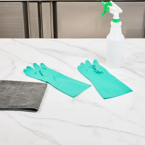 Vista 3 de Restaurantware Guantes de limpieza verdes, 10 pares de guantes de nitrilo de 15 mil de grosor, pequeños y resistentes con puño largo, forro