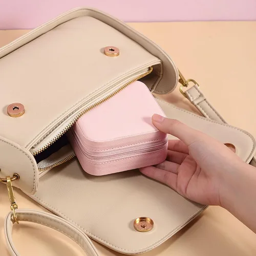 Vista 6 de Souarts Joyero de viaje, caja de joyería pequeña de PU y organizador, estuche de joyería de viaje rosa para mujeres y niñas, anillo organizador