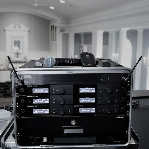Vista 8 de Sistema de micrófono inalámbrico digital de doble canal Shure SLXD24D/SM58 - Incluye dos transmisores de mano SLXD2 con cápsulas de micrófono vocal