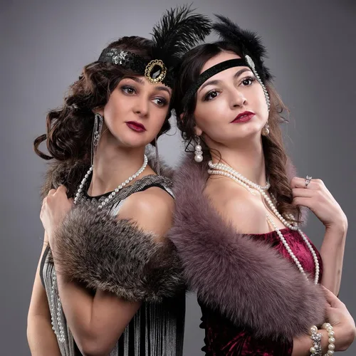 Vista 4 de 18 piezas de accesorios de aleta con diadema de plumas para mujer, collares de perlas