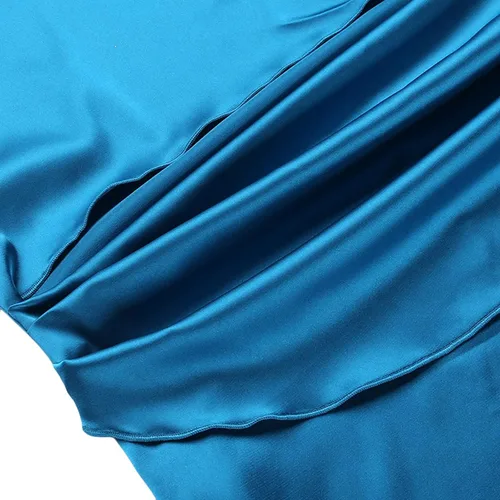 Vista 6 de BOIBOKOKO Vestido largo sexy sin espalda para mujer, vestido largo ajustado de satén Y2K con tirantes delgados, sin mangas, cuello vuelto