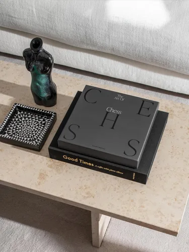 Vista 6 de PrintWorks Art of Chess – Juego de ajedrez de madera en blanco y negro con tablero acrílico – Elegante juego de mesa de café para adultos y familias