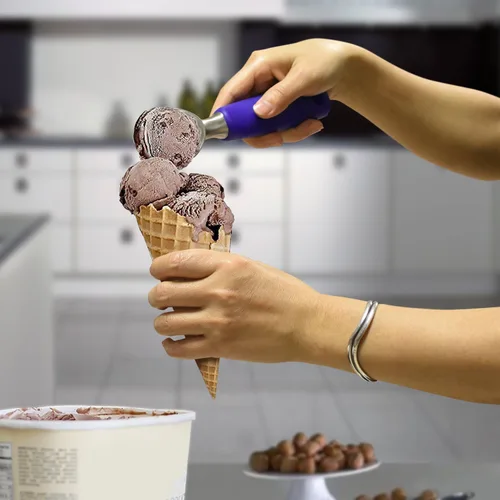 Vista 3 de Cuchara de helado de acero inoxidable sólido morado