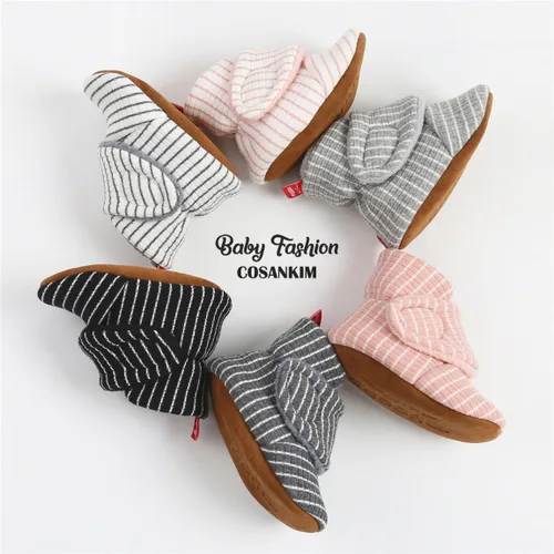 Vista 4 de COSANKIM Botines unisex para recién nacido, suela antideslizante, forro polar suave, para niños y niñas, pantuflas de invierno cálidas para cuna