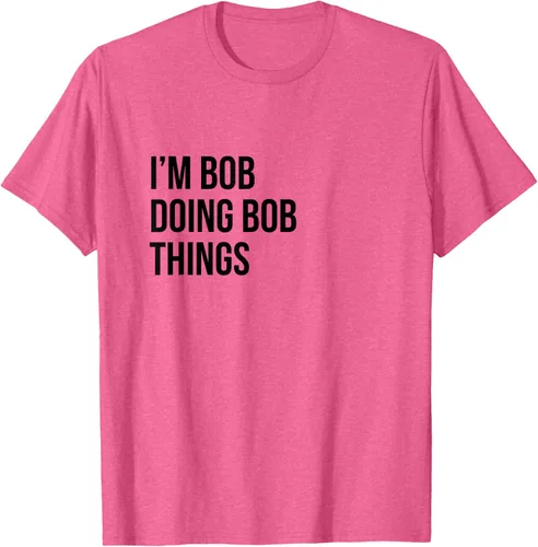 Vista 28 de Camiseta con texto en inglés "I'm Bob Doing Bob Things" Asfalto