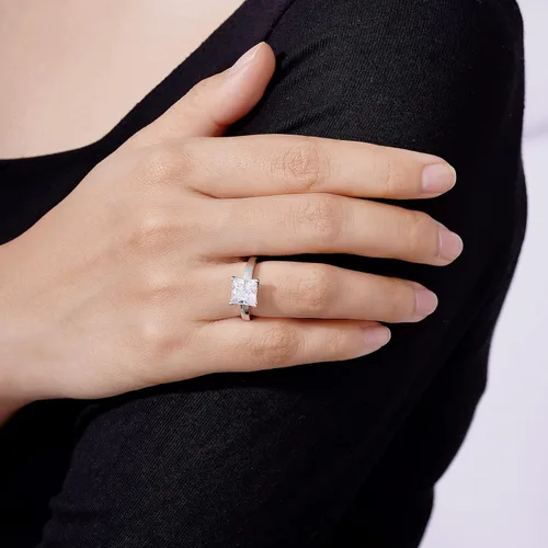 Vista 7 de Anillo de compromiso de plata esterlina platinada con circonita talla princesa de Swarovski., platino-bañado-plata, 6, Platino (Platinum-plated)