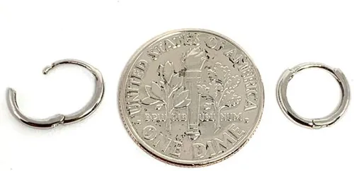 Vista 4 de Aretes en oro amarillo o blanco de 14K de 1.5mm de grosor (8x 8mm)