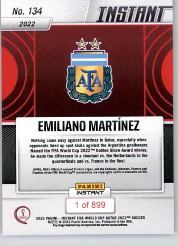 Vista 2 de Panini Instant FIFA World Cup #134 Emiliano Martínez Golden Glove Argentina - Tarjeta de intercambio oficial de fútbol de Panini en estado Raw