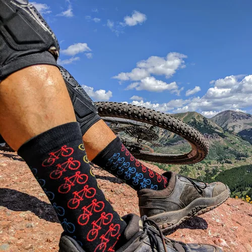 Vista 7 de I'd Rather Be - Calcetines divertidos para hombres y mujeres, regalos para golf, caza, camping, senderismo, esquí, lectura, deportes y mucho más