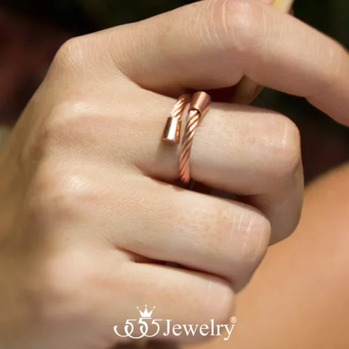 Vista 2 de 555Jewelry Anillo abierto ajustable de acero inoxidable para mujeres y niñas