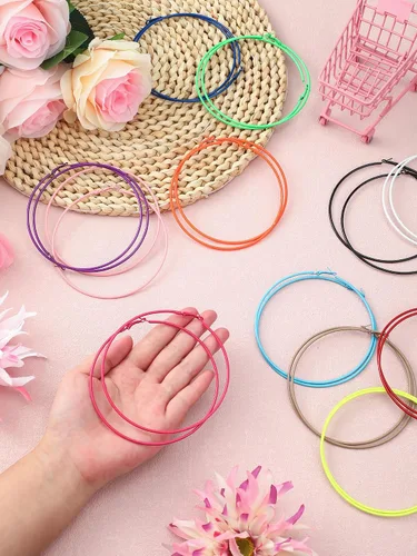 Vista 3 de 12 pares de aretes de neón de los años 80 para mujer, aretes de aro retro coloridos para atuendo de los años 80, accesorios de fiesta brillantes