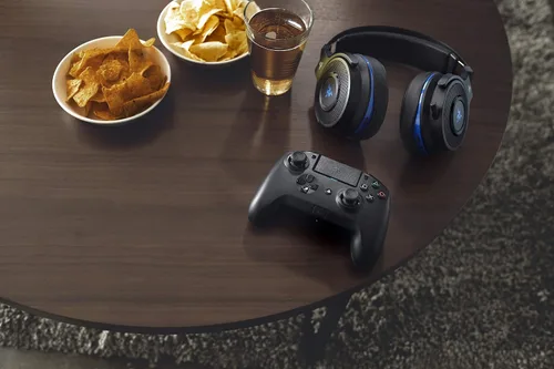 Vista 5 de Razer Raiju Mobile Ergonomic Multi-Function Button Layout - Hair Trigger Mode - Adjustable Phone Mount - Mobile Gaming Controller for Android