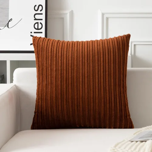 Vista 43 de UGASA - Fundas de almohada decorativas de terciopelo suave y sólidas de Navidad para sala de estar/sofá, 16 x 16 pulgadas, 2 unidades, color burdeos