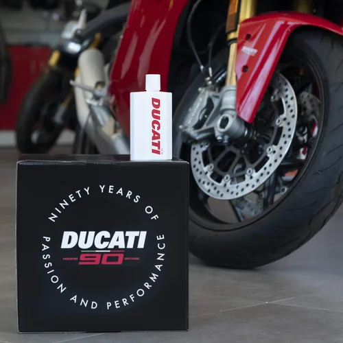 Vista 2 de Ducati Ice by Ducati - Fragancia para hombres - Aroma aromático amaderado - Se abre con mandarina, limón y bergamota - Mezclado con lavanda y salvia