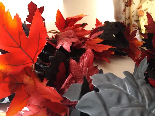 Vista 7 de Red & Black Fall Leaves Garland for Mantel, Staircase, Table Runner