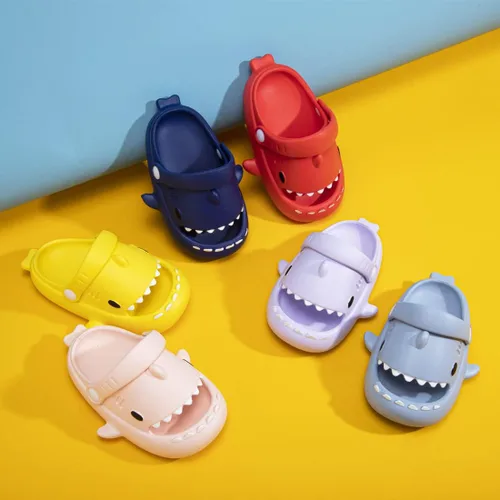 Vista 7 de GUUMOR Sandalias de tiburón para niños, pantuflas de tiburón para niños y niñas, sandalias de almohada con suela gruesa, suaves y antideslizantes