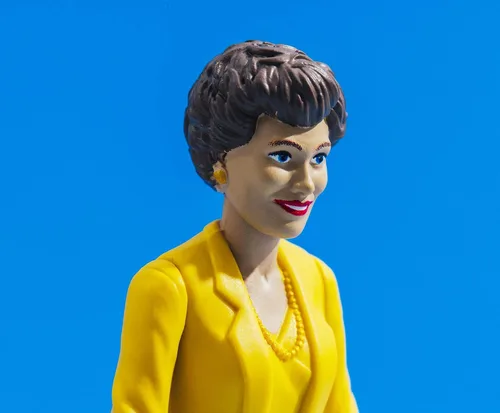 Vista 6 de Toynk The Golden Girls Blanche Devereaux - Figura de acción retro de 3.75 pulgadas Cuenta con 5 puntos de articulación
