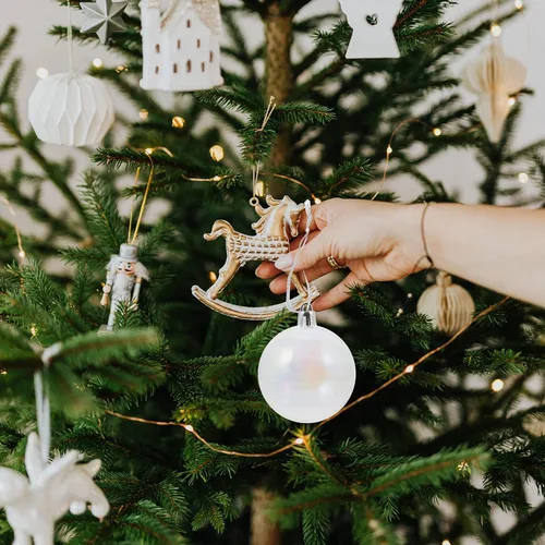 Vista 2 de Toddmomy 12 adornos de bolas de Navidad transparentes inastillables, bolas de Navidad iridiscentes, bolas de árbol de Navidad para fiestas