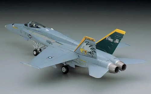 Vista 2 de Hasegawa 1/72 F/A-18C Hornet