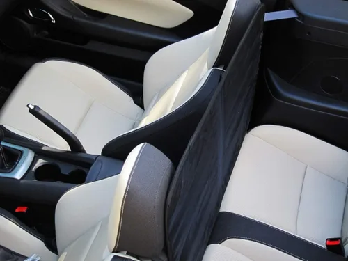 Vista 5 de Deflector de viento para automóviles convertibles - Detén el cabello loco y disfruta de la conducción.