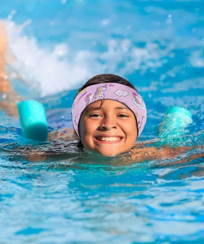 Vista 6 de MoKo Diadema de natación para niños y adultos, linda diadema Swinmmers para mantener el agua fuera, impermeable, banda de protección para los oídos