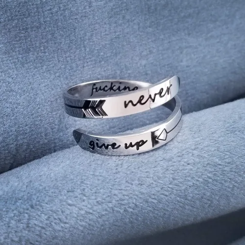 Vista 5 de Vrycot anillo ajustable de acero inoxidable para mujer, con frase inspiradora keep going y never give up, anillo modernos y apilables, regalo