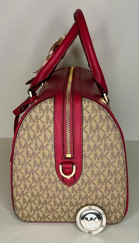 Vista 3 de Michael Kors Travel MD - Bolsa de lona con gancho para bolso Michael Kors y bufanda delgada, Rosa Carmín, Duffle